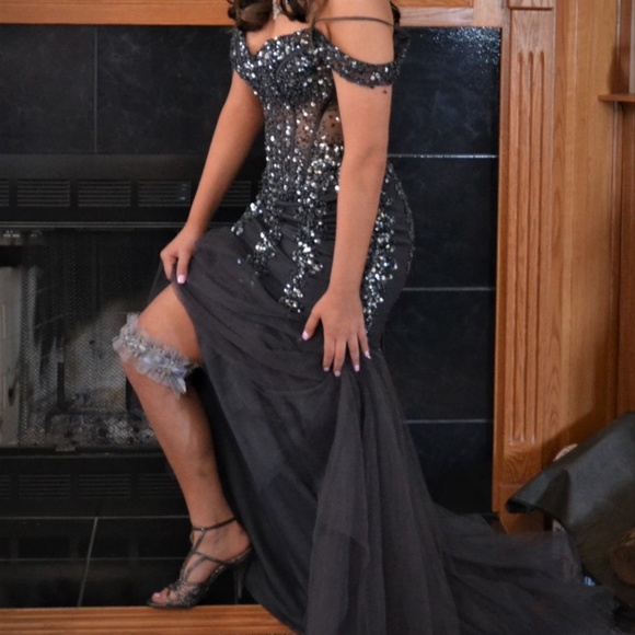 Gorgeous Jovani Prom Dress size 6 - Picture 3 of 11